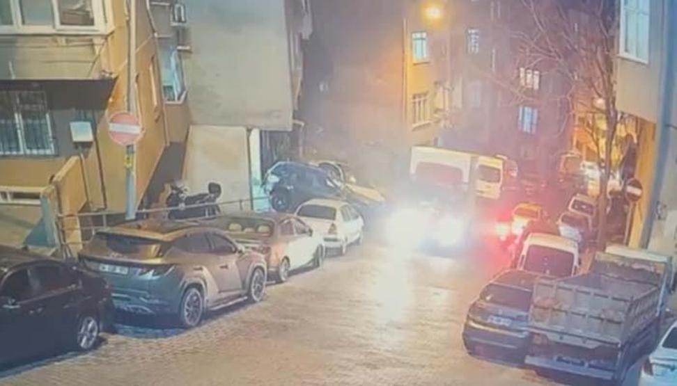 Kamyonetin ezdiği 17 yaşındaki Mustafa hayatını kaybetti; kaza anı kamerada