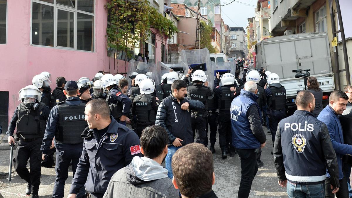 Polisin asayiş uygulaması yaptığı mahalle karıştı Günün Haberleri