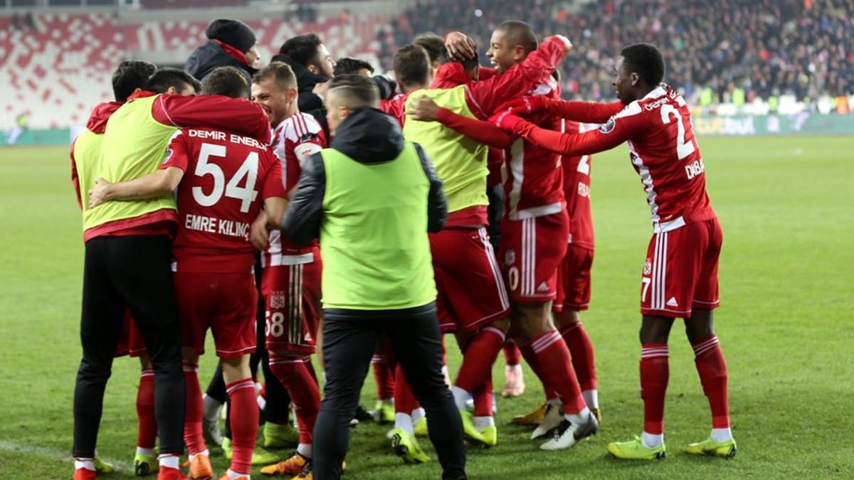 Sivasspor Evinde Yenilmiyor Futbol Haberleri