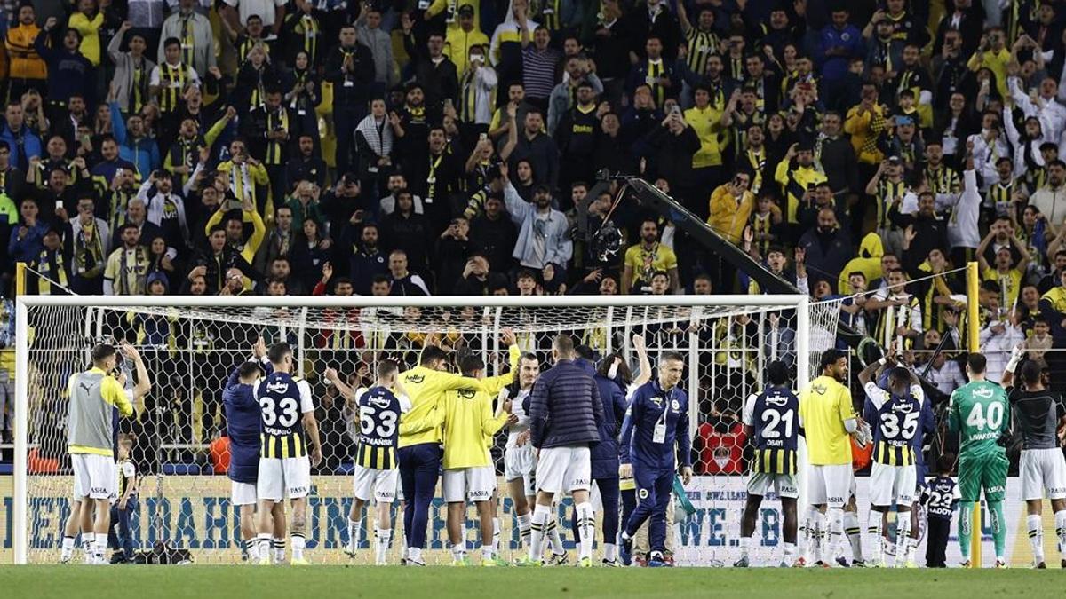 Fenerbahçe de yönetim ve teknik heyetten futbolculara mesaj Bitmedi