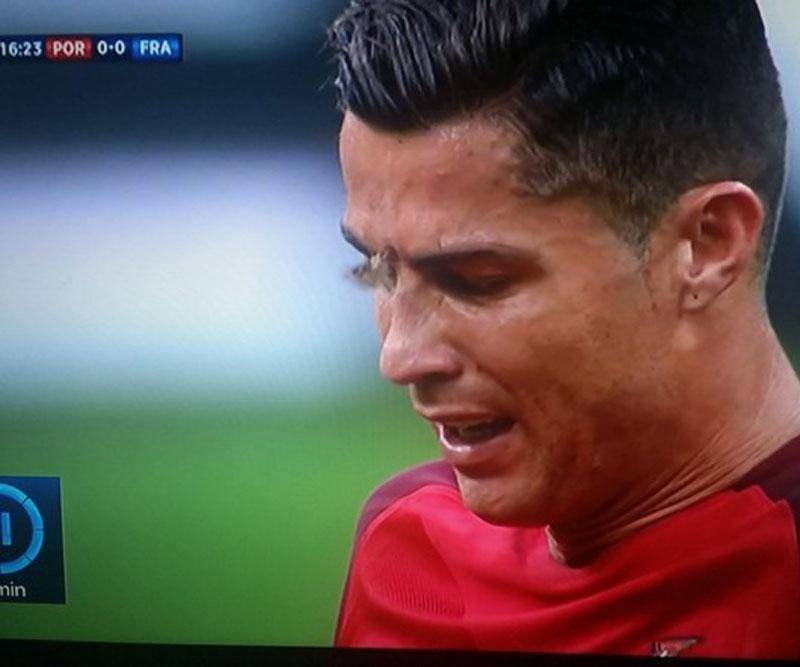 Ronaldo'nun kirpiklerine konan güve fenomen oldu