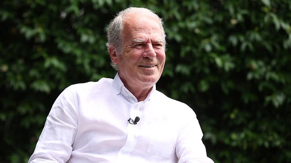 Teknik direktör Mustafa Denizli, şampiyonluk yarışından değişen yabancı kuralına her şeyi Sporun Manşeti'nde yorumladı
