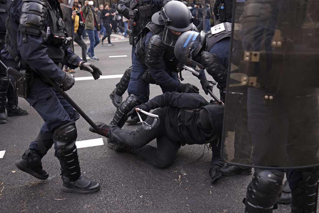 Fransa'da protestocular polisle çatıştı: 58 gözaltı