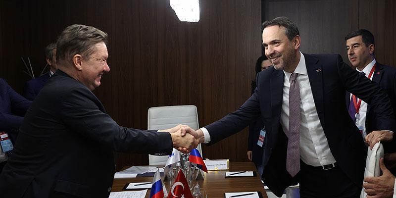 Enerji ve Tabii Kaynaklar Bakanı Bayraktar, Rusya’da ikili görüşmeler yaptı