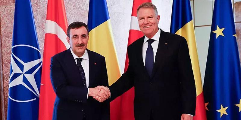 Cevdet Yılmaz, Romanya Cumhurbaşkanı ile bir araya geldi