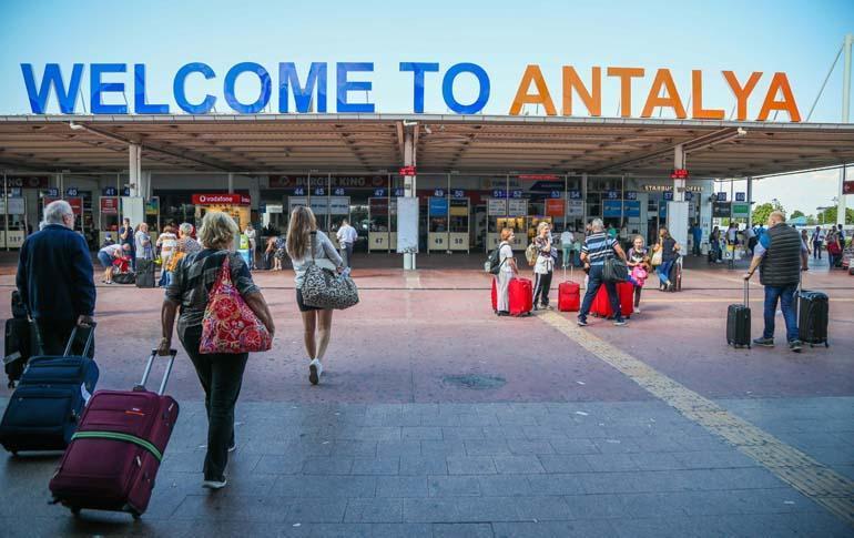 Antalya'da yeni turist rekoru!