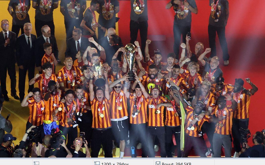 Şampiyon Galatasaray, kupasına kavuştu