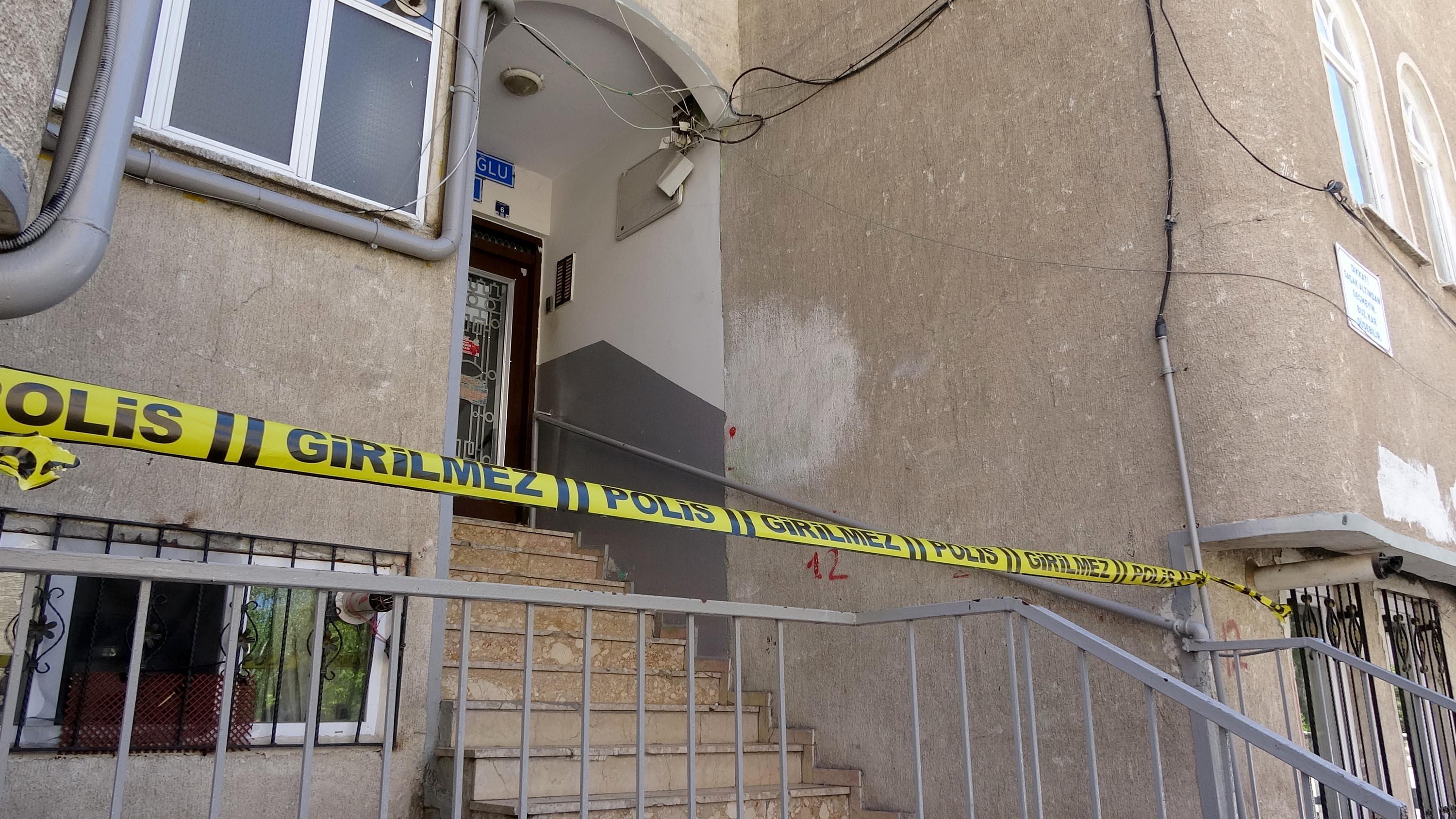 5 katlı binanın merdivenleri çöktü, binada yaşayanlar mahsur kaldı