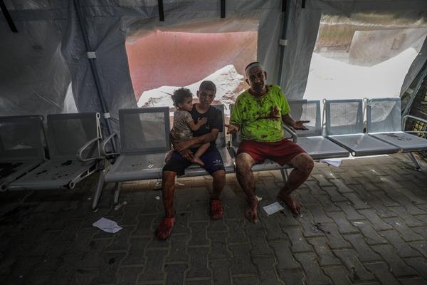 İsrail Nuseyrat Mülteci Kampı'nı vurdu! 210 Filistinli öldü, 400 yaralı