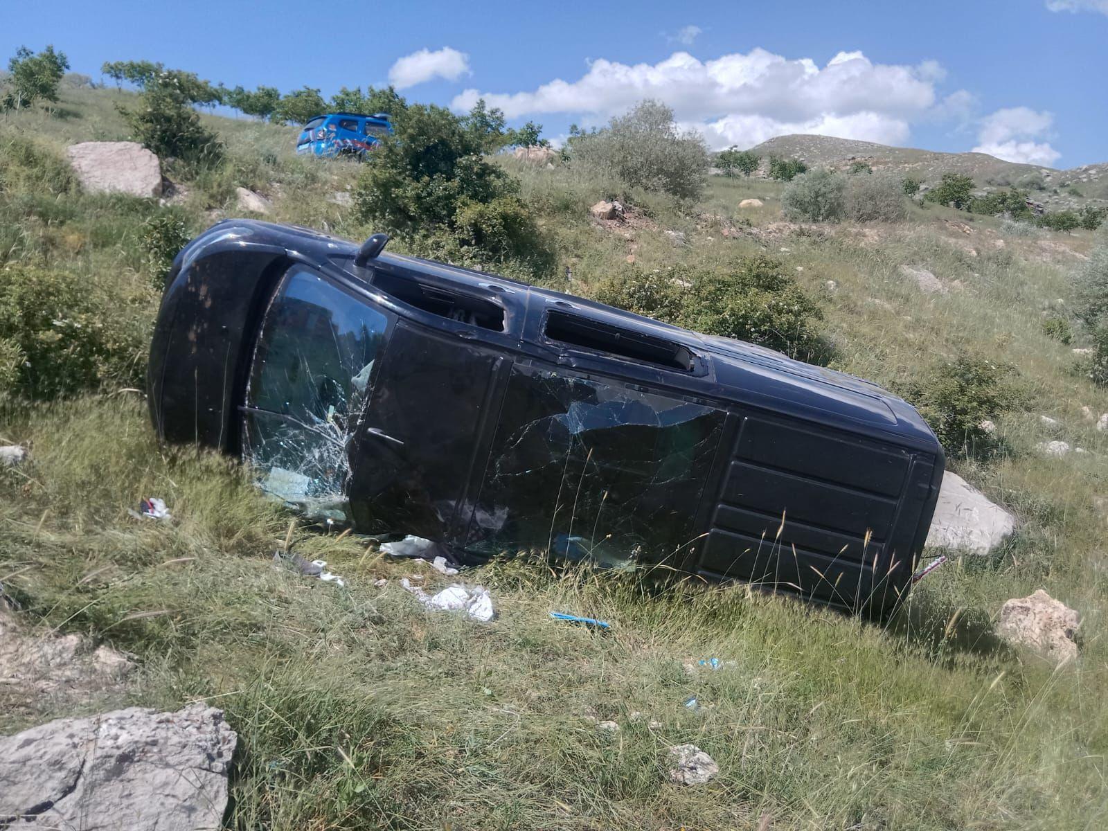 YKS dönüşü korkunç kaza! İlçe Milli Eğitim Müdürü'nün kullandığı kamyonet şarampole yuvarlandı