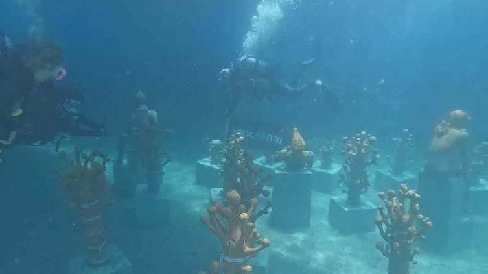 6 heykel sanatçısının eserleri deniz altında sergileniyor