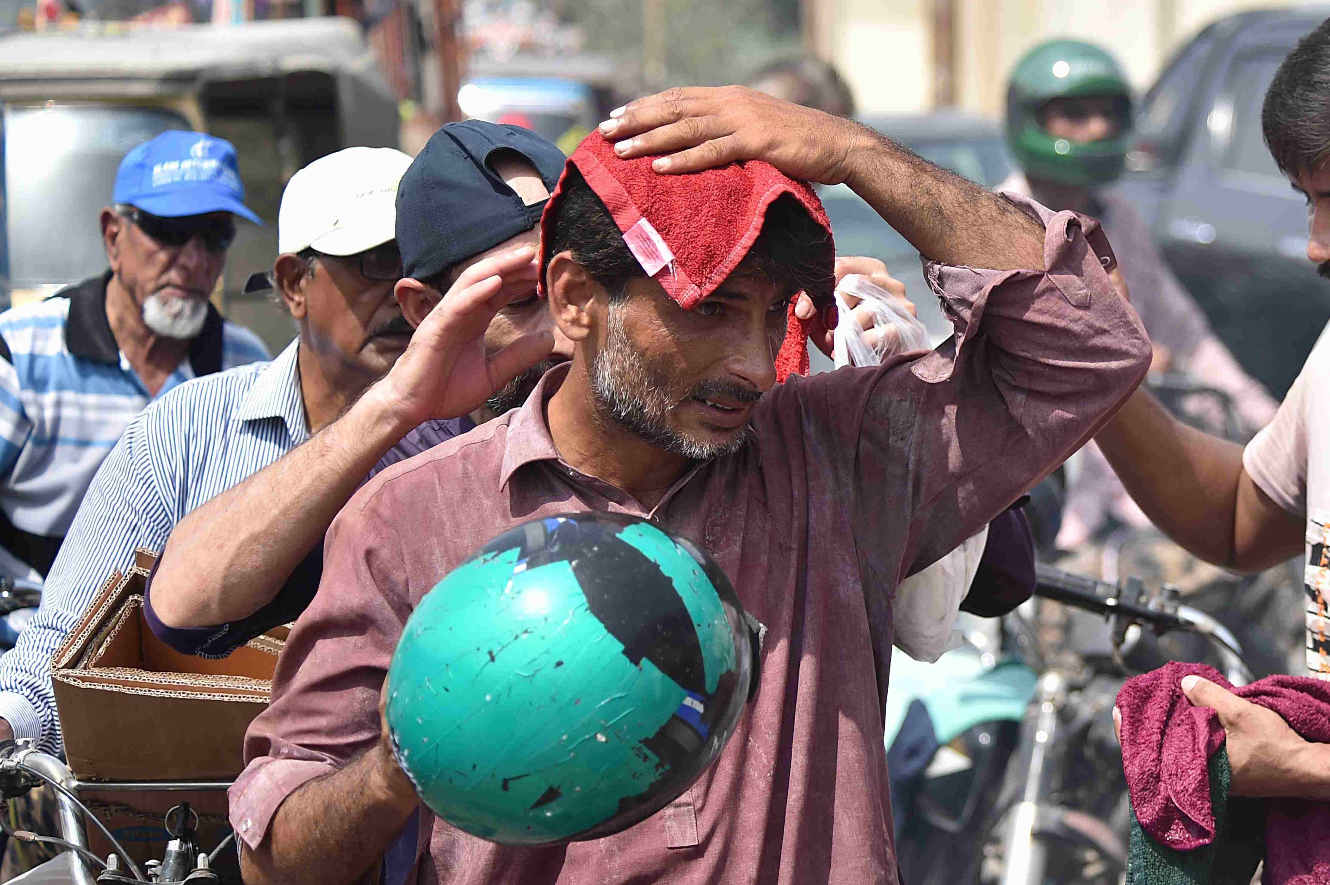 Pakistan'da aşırı sıcaklar  6 günde 568 can aldı