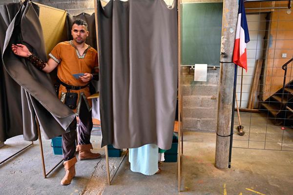 Fransa'da tarihi seçim! İlk turda katılım dikkat çekti
