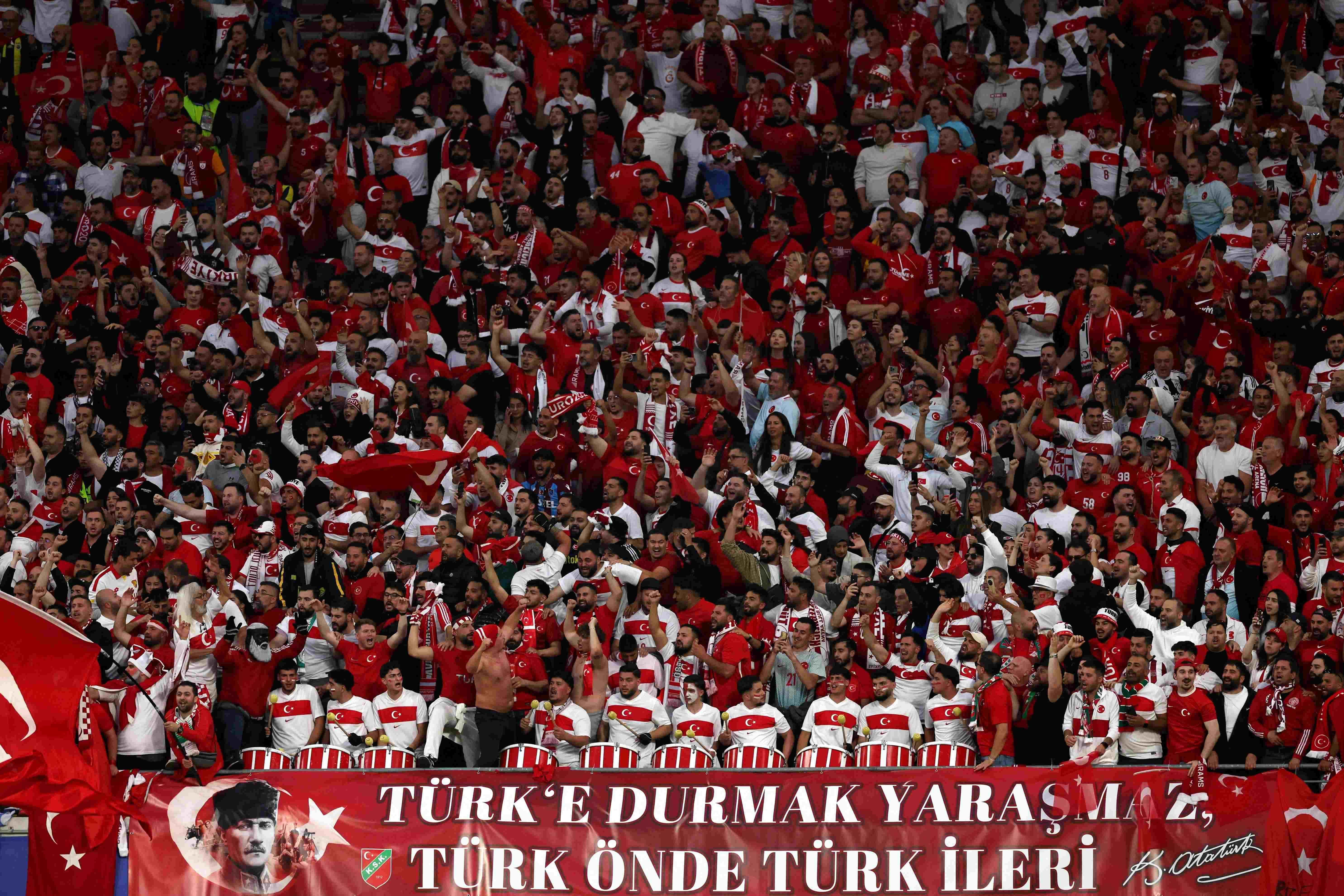 Çeyrek finali stadyumdan izlemek isteyenler dikkat! Almanya’dan Türk vatandaşlarına vize kolaylığı…
