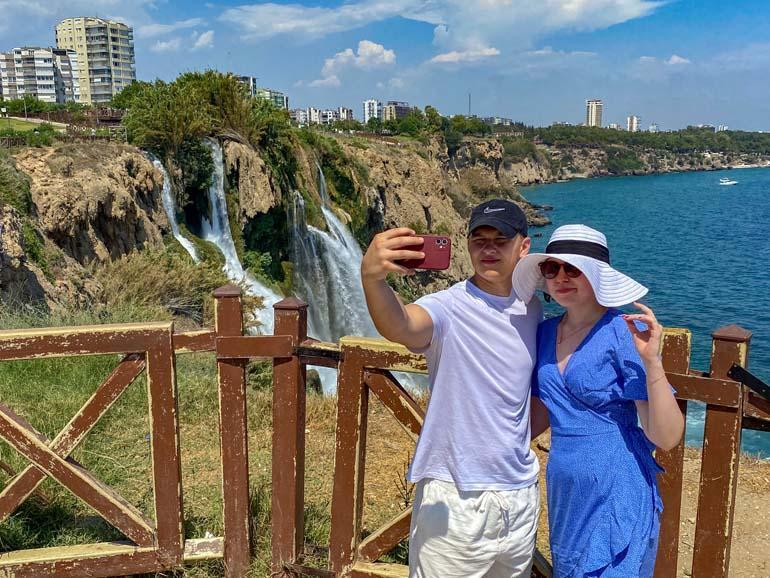 Antalya'da turistlerin ilk durağı Düden Şelalesi