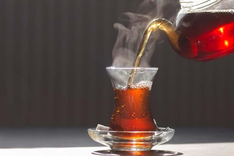 Çaya eklediğinizde antioksidan kapasitesini 7 kat artırıyor! Siyah çayın bilinmeyen faydaları