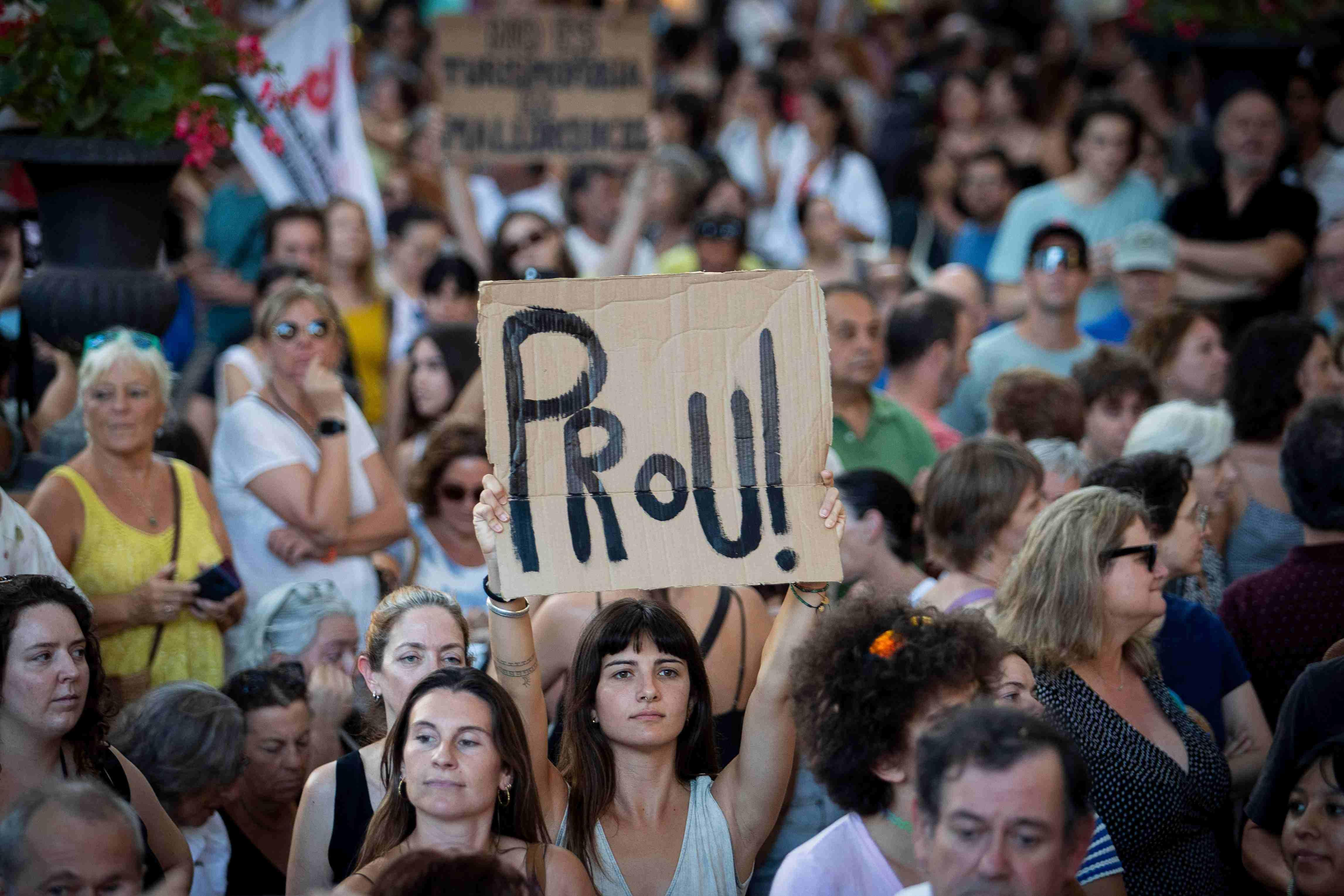 İspanya’da aşırı turizm protestoları sürüyor… Bu pankartlarla sokağa döküldüler: “Yeter!”