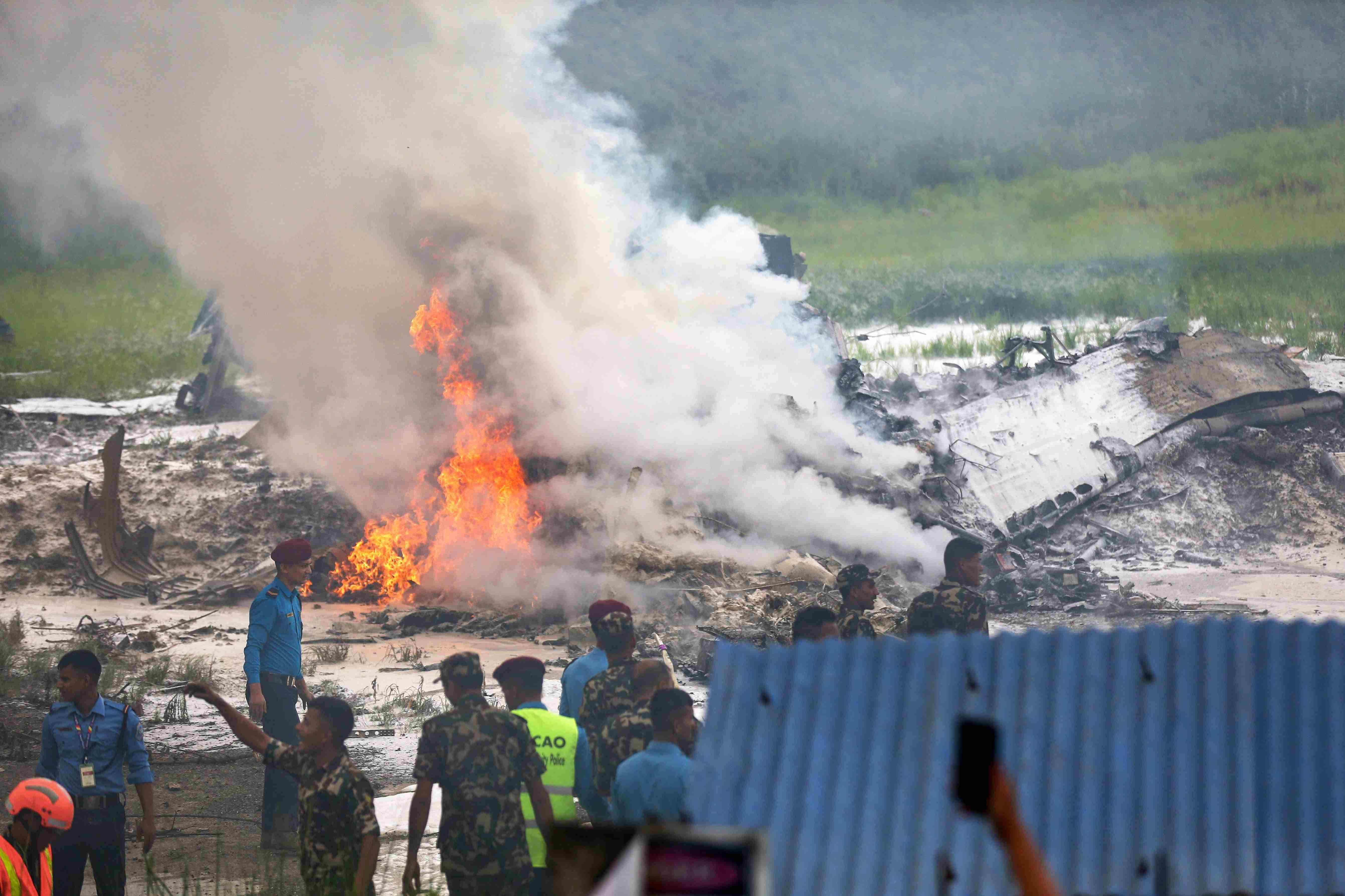 Nepal'deki uçak kazası: 18 kişinin öldüğü faciadan pilot nasıl sağ kurtuldu?