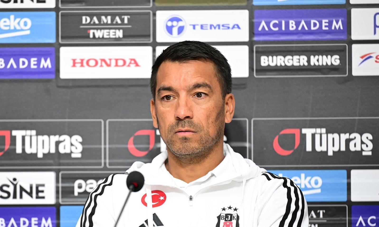 Beşiktaş'ta Giovanni van Bronckhorst'tan transfer sözleri: Bitti diyemem!