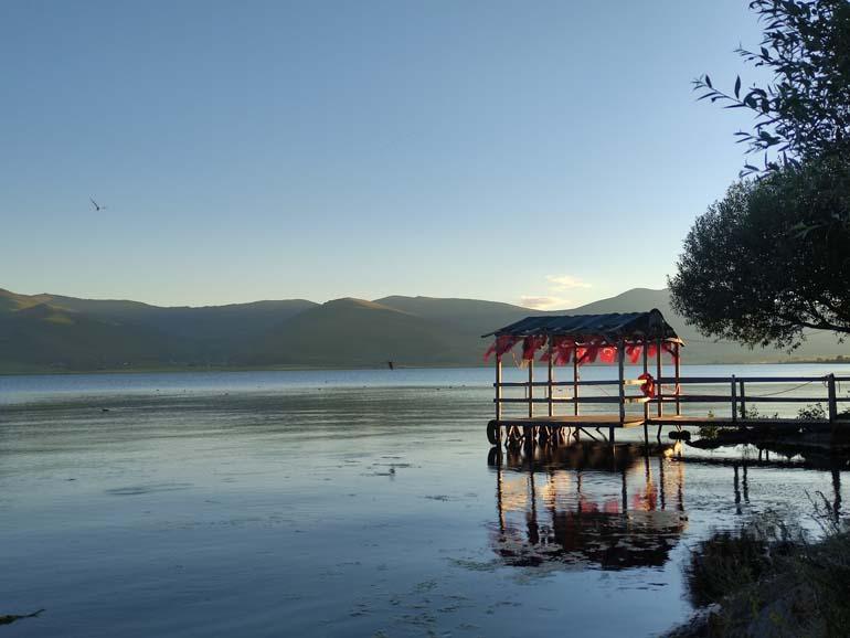 Çıldır Gölü'nde mest eden gün batımı manzarası