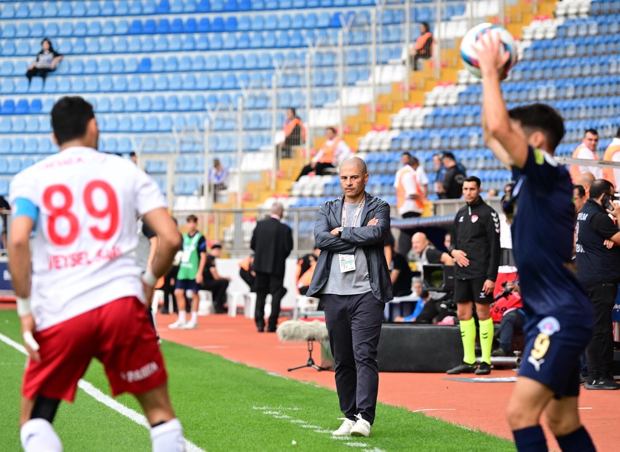 Alex de Souza'lı Antalyaspor, deplasmandaki ilk puanını aldı