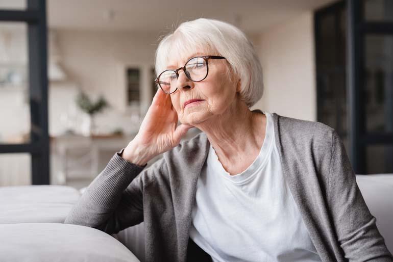 Uzman isim Alzheimer'ın en erken belirtisini açıkladı! İlk böyle başlıyor