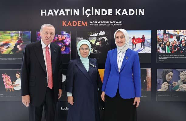 Cumhurbaşkanı Erdoğan ve eşi Emine Erdoğan, New York’ta KADEM’in fotoğraf sergisini gezdi