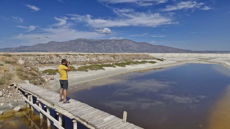 Fotoğraf tutkunları için eşsiz bir rota: Kuş cenneti Acıgöl'de flamingoların göç yolculuğu