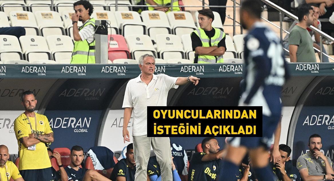 Jose Mourinho: Ben de kenarda maçı oynuyorum