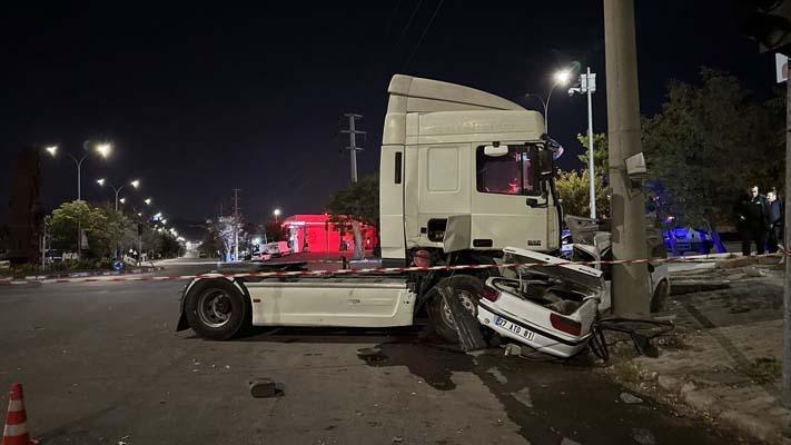 SON DAKİKA | Gaziantep'te feci kaza: TIR, işçi servisi ve otomobile çarptı! Çok sayıda yaralı var...