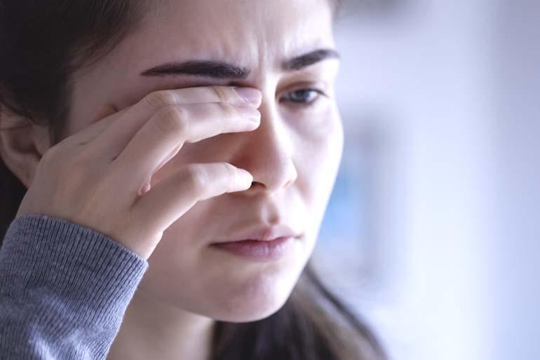 Göze inen perde veya ışık parlamaları bu sorunun habercisi olabilir!