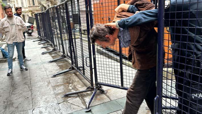 Polise bıçakla saldıran şüpheli adliyeye sevk edildi