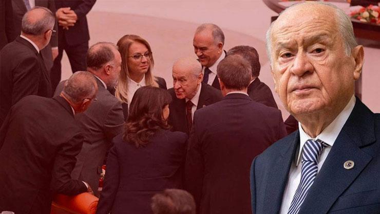 Bahçeli'nin DEM'le tokalaşması! Dikkat çeken değerlendirme: Çözüm süreci değil son şans