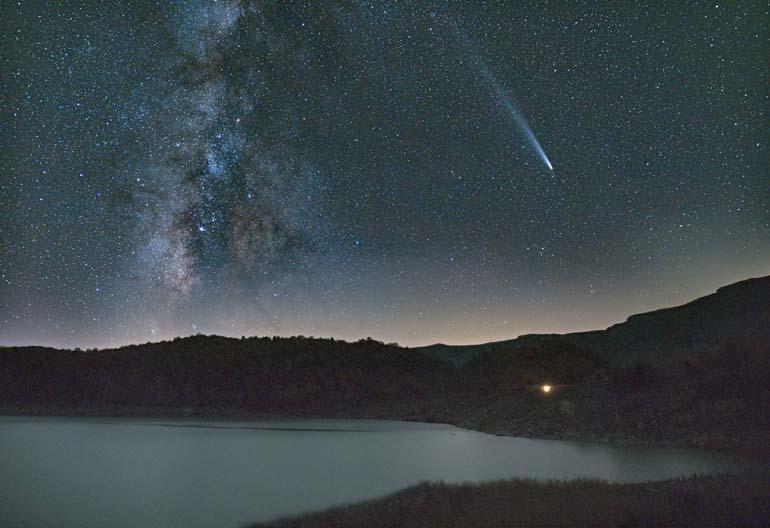 Nemrut Krater Gölü’nde Atlas kuyruklu yıldızı görüntülendi! Atlas kuyruklu yıldızı nedir?