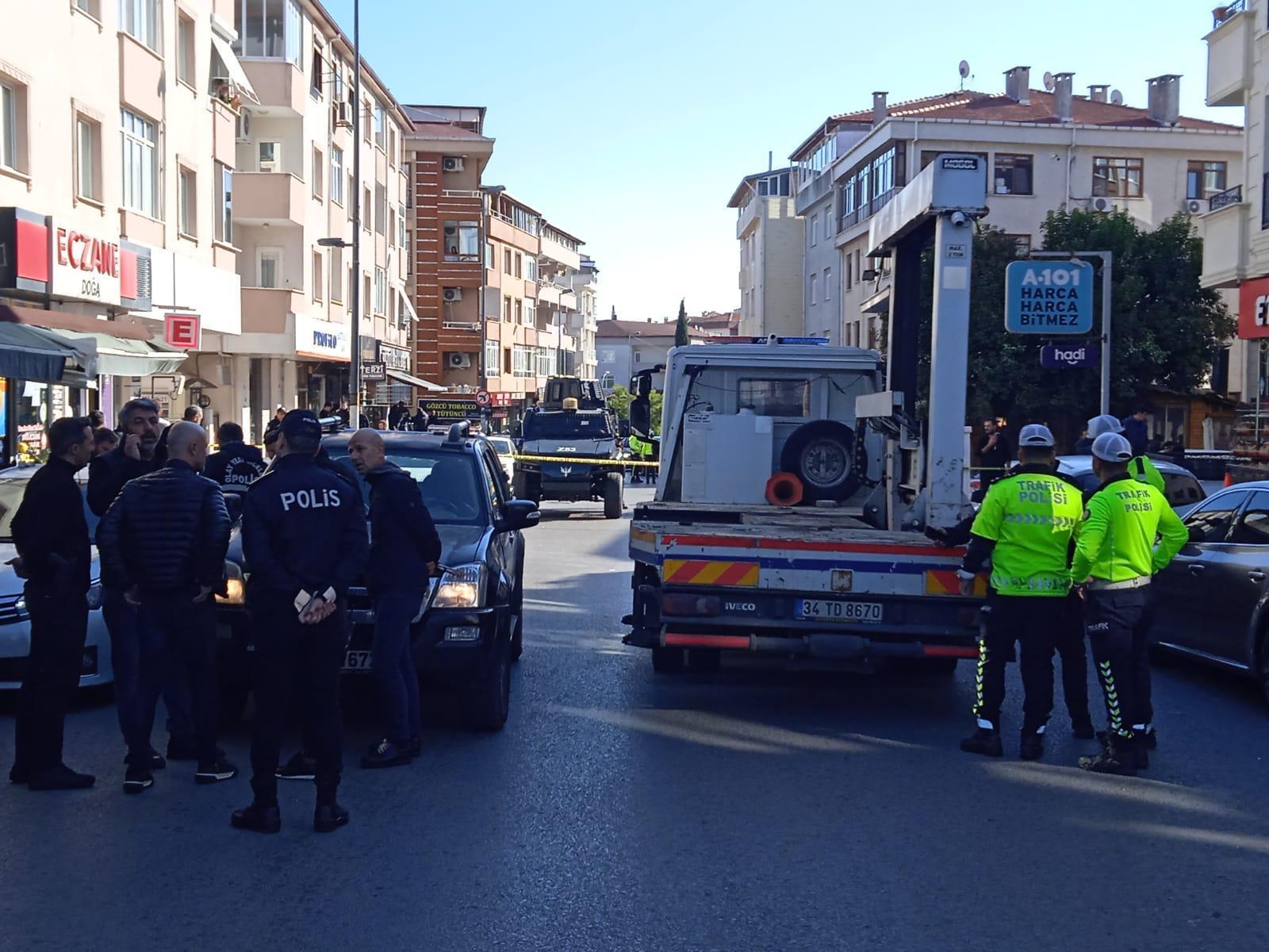 SON DAKİKA! Üsküdar'da polise çekiçli saldırı!