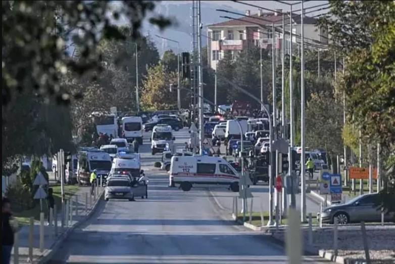 Ankara'daki hain terör saldırısına ünlü isimler lanet okudu! 'BAŞIMIZ SAĞ OLSUN'