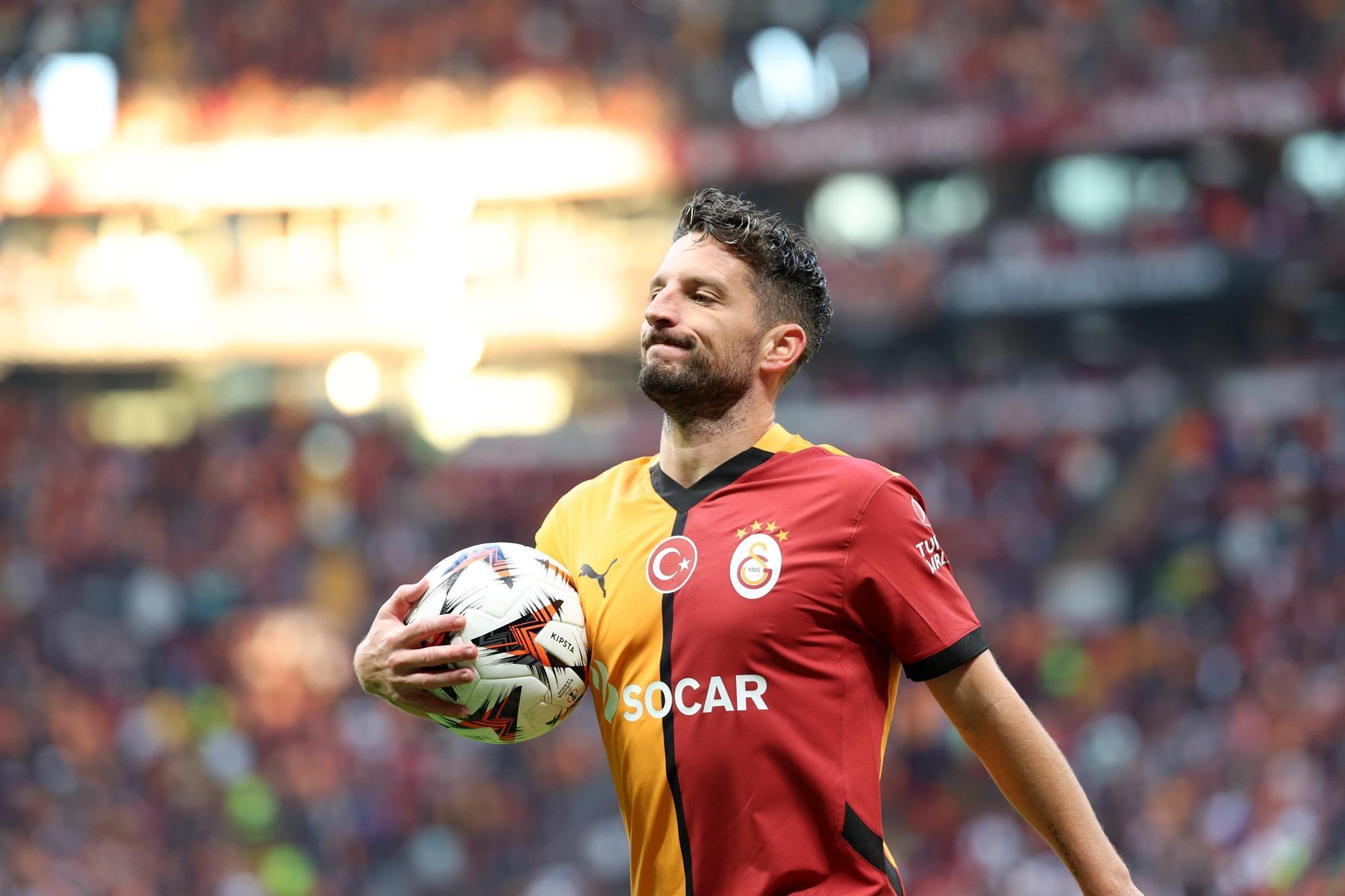 Galatasaray'ın Belçikalı yıldızı Dries Mertens, Beşiktaş derbisiyle 'dalya' diyecek!