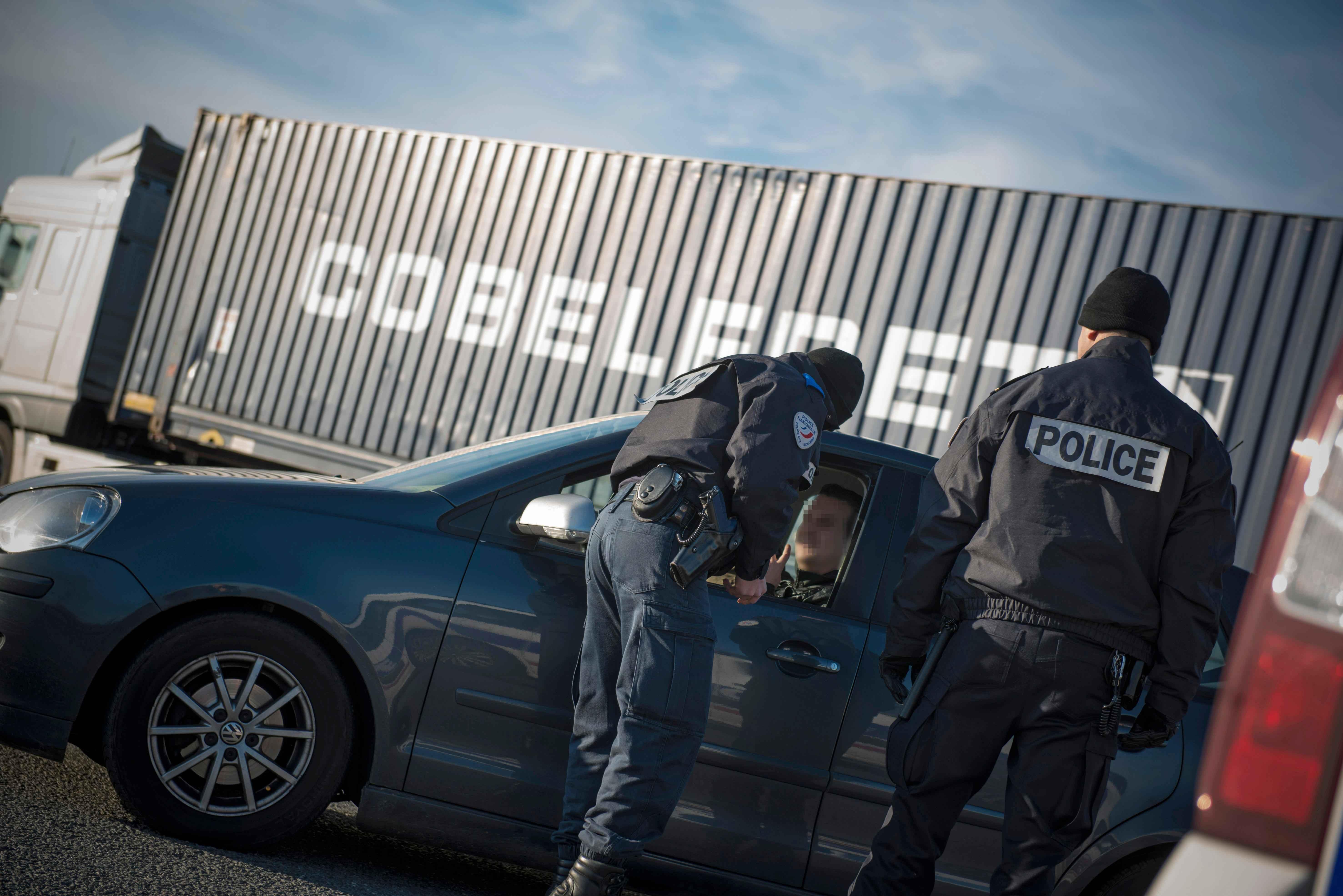 SCHENGEN ÇATIRDIYOR! Almanya'dan sonra bir ülke daha sınırda kimlik kontrolüne başlıyor!