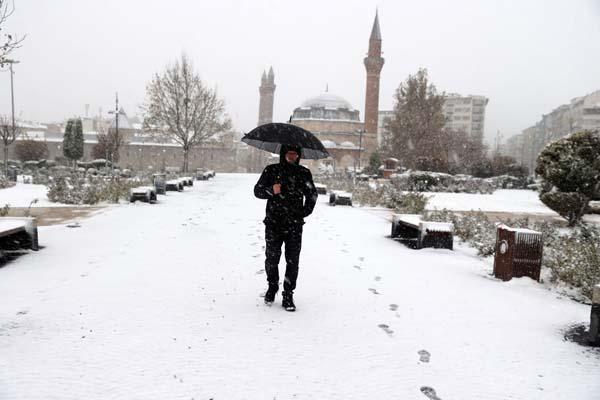 Son Dakika... Yurtta Kar Esareti: Okullarda 'kar tatili' haberleri peş peşe geldi! İşte okulların tatil edildiği 25 kent...