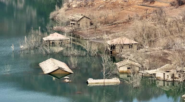 Isparta'daki 'batık köy' Darıbükü! Fotoğraf ve doğa tutkunlarının ilgi odağı oldu