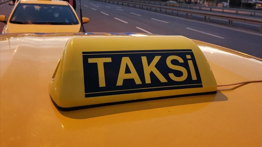 İstanbul'da yakında yollara çıkması beklenen 2.500 taksinin renkleri belirleniyor! İşte 5 farklı tasarım modeli...