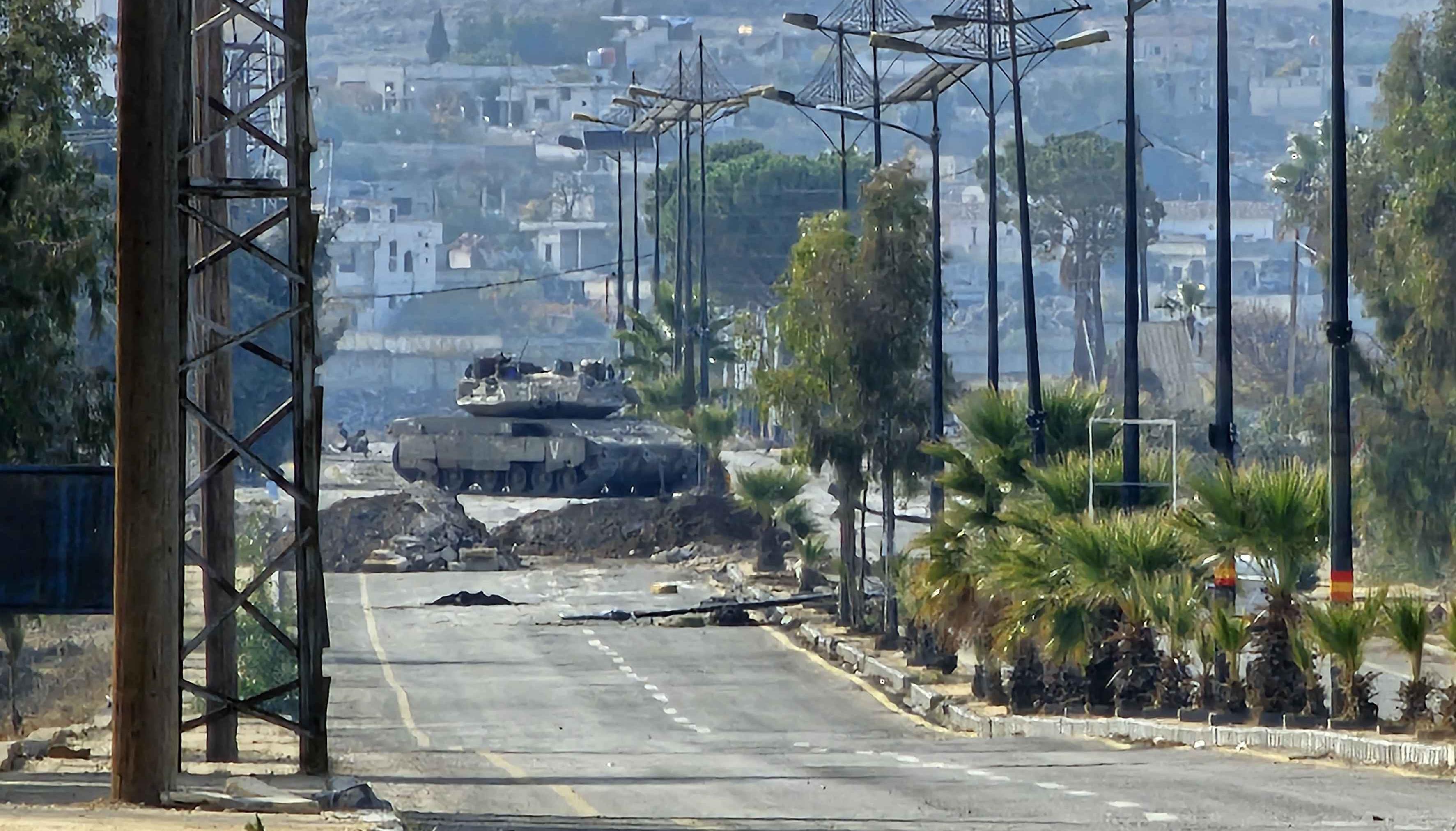 İsrail'in Suriye topraklarındaki işgali görüntülendi! İşte Kuneytra'daki tanklar...