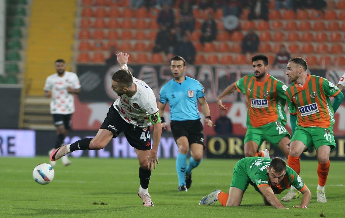 Alanyaspor, Gaziantep FK’den 3 puanı 3 golle aldı