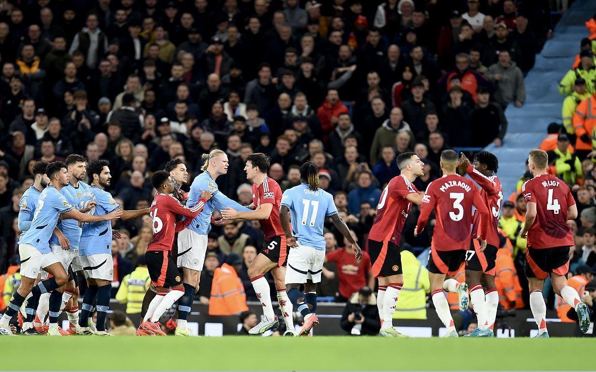 Manchester City’e derbide Manchester United şoku