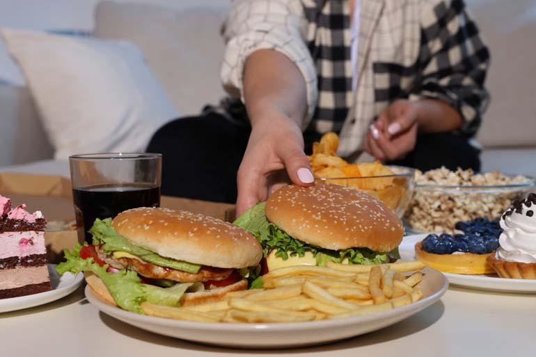 ÇAĞIN SALGINI: Obez olarak yaşlanıyoruz! Kilo alımına karşı yemekleri böyle tüketin