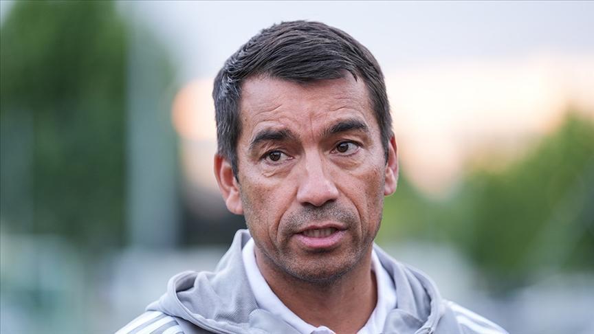 Van Bronckhorst ve ekibiyle ilgili şok gerçek ortaya çıktı!