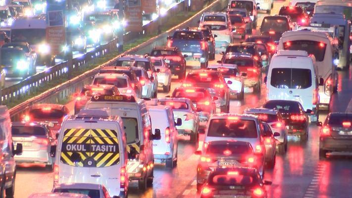 SON DAKİKA HABERİ: İstanbul'da trafik yoğunluğu yüzde 89'a ulaştı