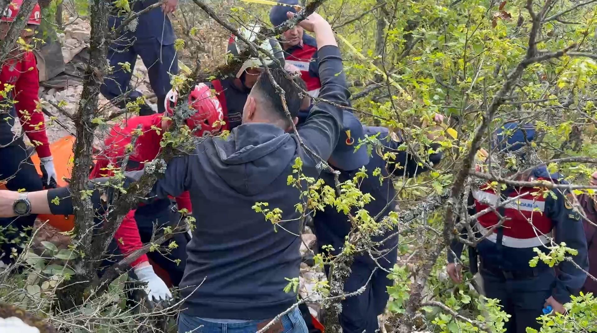 Papa'dan önce defineciler geldi: İznik'te kaçak kazı yaparken yakalandılar