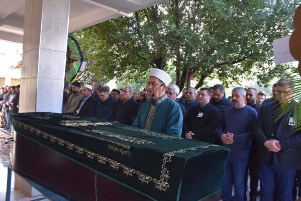 Türk profesörün İngiltere'de sır ölümü: Memleketi İzmir'de defnedildi