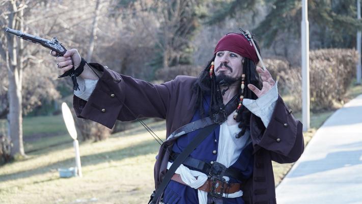 'Jack Sparrow' kostümüyle Ankara sokaklarında gezdi